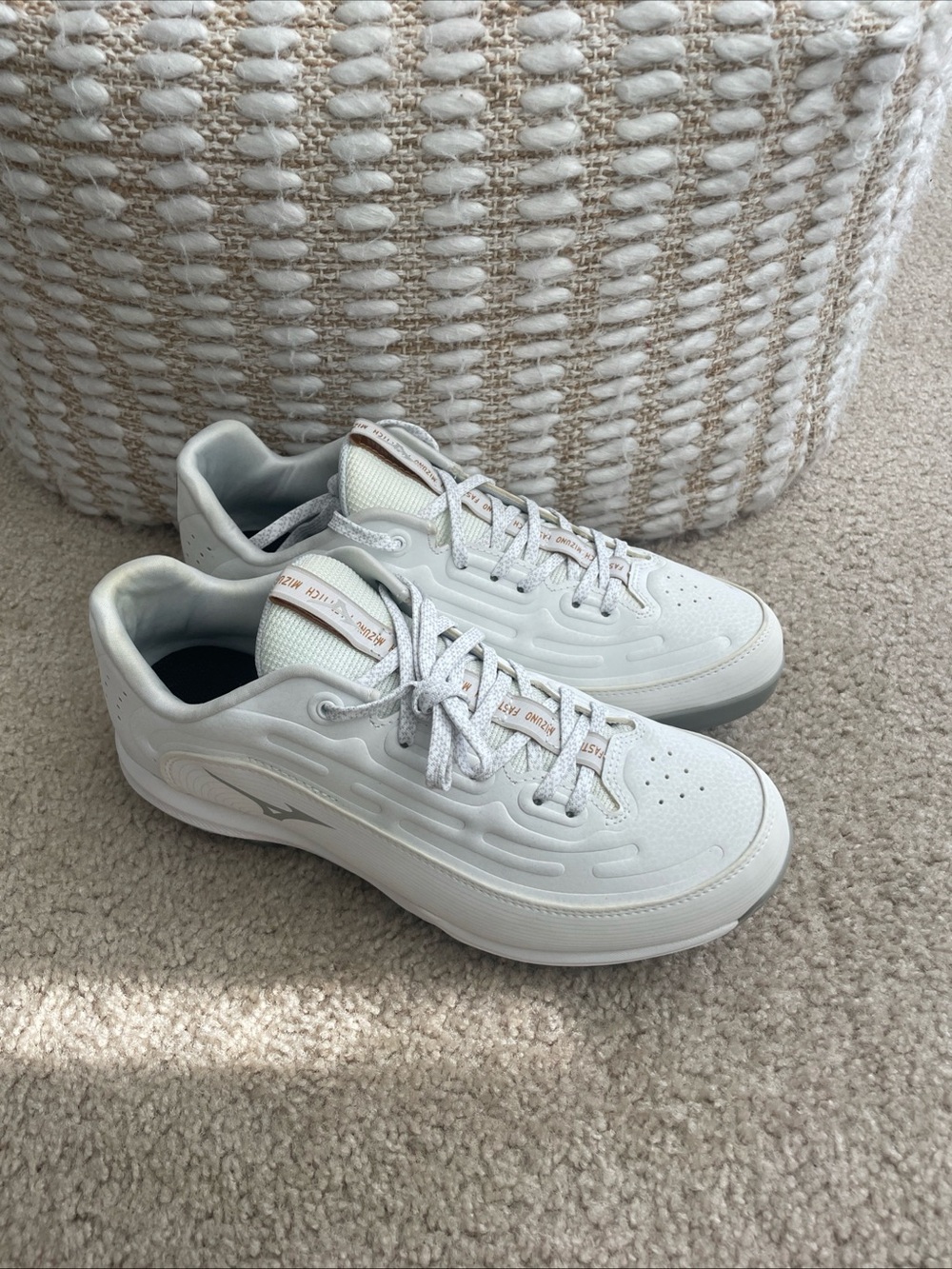 Mizuno Fastpitch Softball Turf Shoes White Gold Women Size 9.5 Atlantic Sneaker